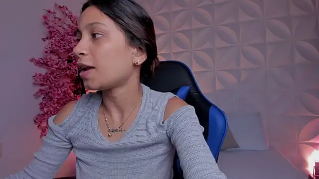 Snapshot of cora_22 chatting on March 27, 1:00 pm cora 22 online show from March 27, 1:00 pm