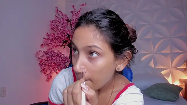 Snapshot of cora_22 chatting on April 7, 12:49 pm cora 22 online show from April 7, 12:49 pm