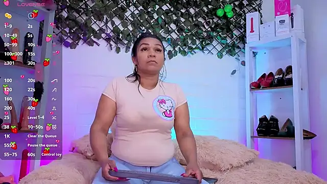 louise nails online show from June 30, 6:42 pm