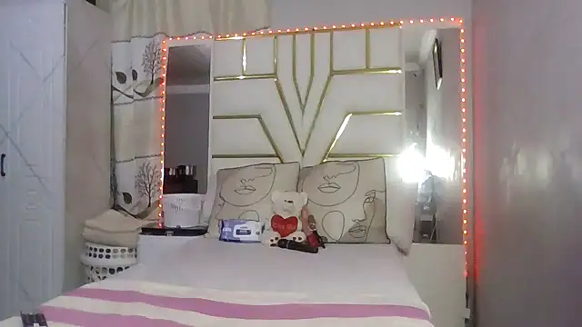 Snapshot of SexyyNana chatting on December 23, 1:36 am SexyyNana online show from December 23, 1:36 am