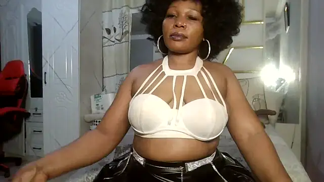 Snapshot of SexyyNana chatting on February 3, 3:37 am SexyyNana online show from February 3, 3:37 am