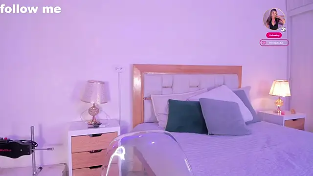Snapshot of missjuliaa_ chatting on January 9, 3:26 am missjuliaa online show from January 9, 3:26 am