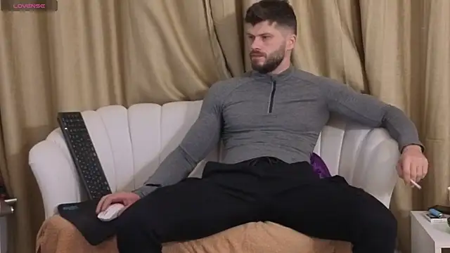 Snapshot of TheTopAlex chatting on October 31, 3:51 am TheTopAlex online show from October 31, 3:51 am