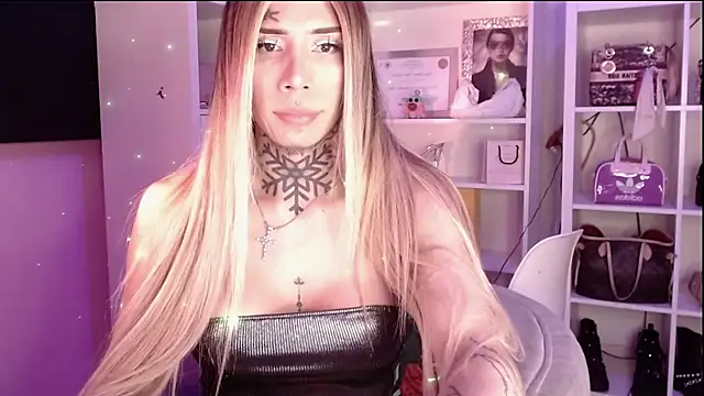 caroline cossei online show from October 3, 5:04 am