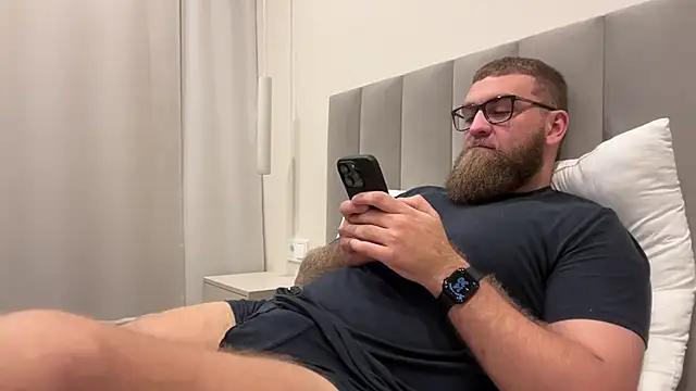 Snapshot of Bear_bear_ chatting on November 13, 11:31 am Bear bear online show from November 13, 11:31 am