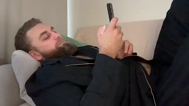 Snapshot of Bear_bear_ chatting on February 25, 2:37 pm Bear bear online show from February 25, 2:37 pm