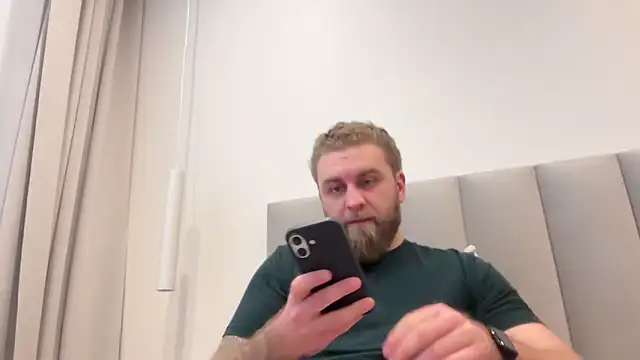 Snapshot of Bear_bear_ chatting on March 11, 2:12 pm Bear bear online show from March 11, 2:12 pm