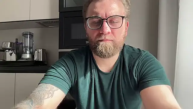 Snapshot of Bear_bear_ chatting on April 6, 7:53 am Bear bear online show from April 6, 7:53 am