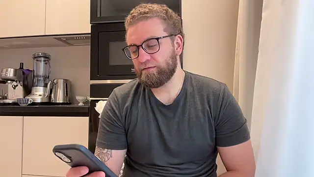 Snapshot of Bear_bear_ chatting on April 7, 7:42 am Bear bear online show from April 7, 7:42 am