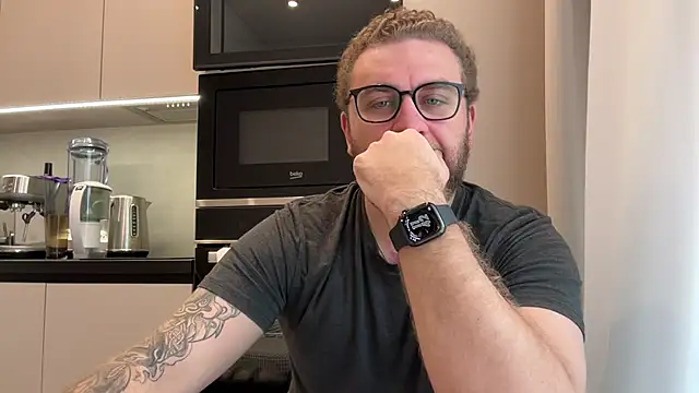 Snapshot of Bear_bear_ chatting on April 15, 8:43 am Bear bear online show from April 15, 8:43 am