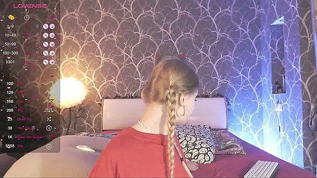 MiaMiaMeow online show from December 20, 11:39 am