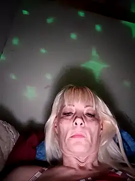 Snapshot of ChristinaDiamond chatting on January 29, 8:25 pm ChristinaDiamond online show from January 29, 8:25 pm