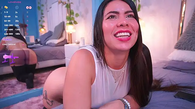 lara giraldo online show from January 12, 7:00 am