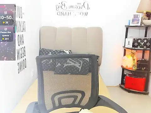 Trixie Mattel21 online show from March 11, 11:11 pm