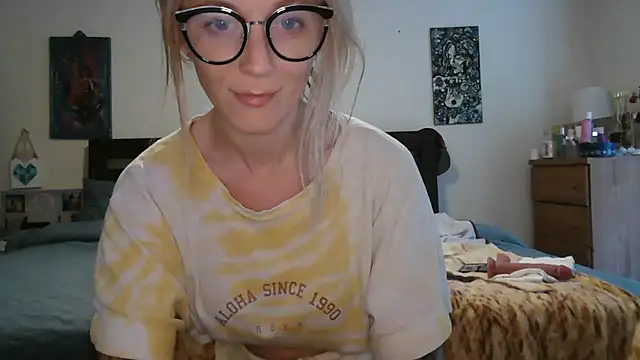 Heyitsmee33 online show from July 8, 9:08 pm