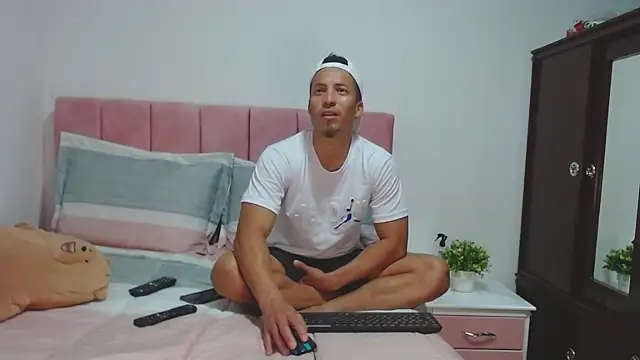 marcehot32 online show from February 4, 8:59 pm
