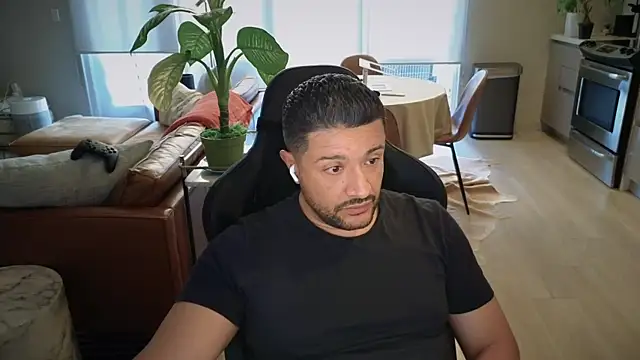 HungandThickLatin online show from October 25, 12:29 am