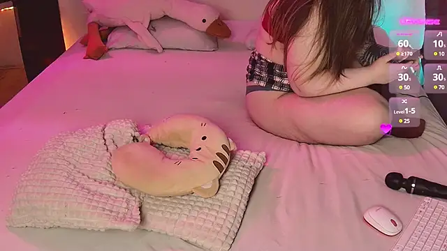 cutenessa online show from February 14, 12:14 pm