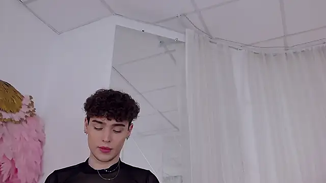 RobbyCharming online show from December 19, 4:08 am