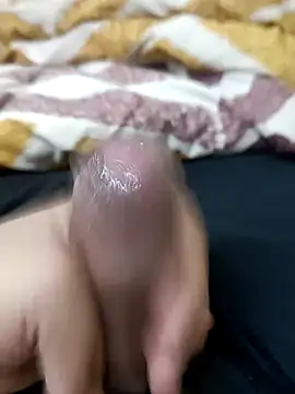 Snapshot of wrong_man25 chatting on December 5, 10:35 am wrong man25 online show from December 5, 10:35 am