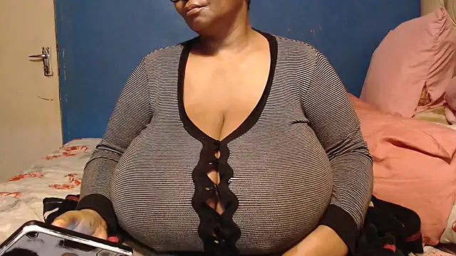 CUTEFIRMMELONSS online show from October 1, 3:45 am