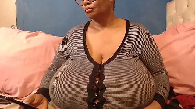 CUTEFIRMMELONSS online show from October 7, 5:26 am