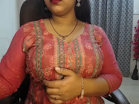 Snapshot of Queen_Jessia chatting on December 11, 3:35 am Queen Jessia online show from December 11, 3:35 am