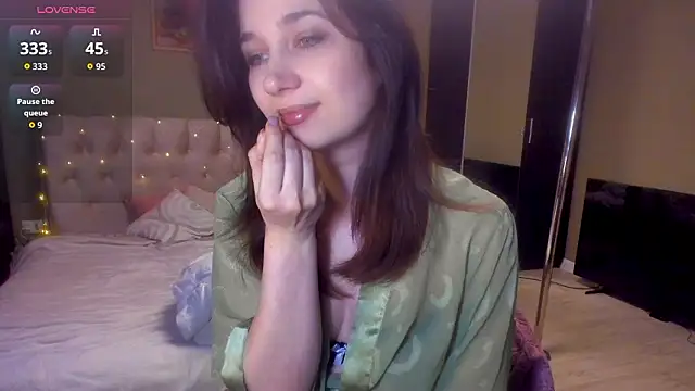 Snapshot of Carina_E chatting on February 13, 11:28 am Carina E online show from February 13, 11:28 am