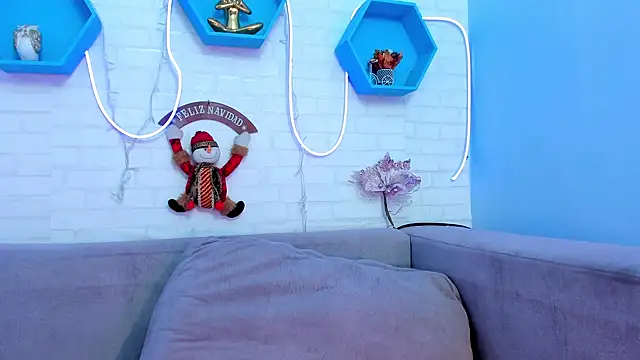 Snapshot of Helenn_monroy1 chatting on December 20, 5:51 pm Helenn monroy1 online show from December 20, 5:51 pm