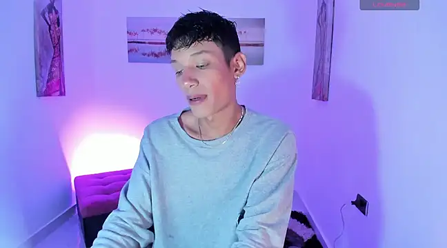 Snapshot of nicky_moo chatting on December 17, 7:59 pm nicky moo online show from December 17, 7:59 pm