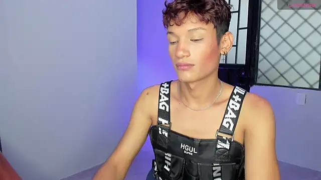 Snapshot of nicky_moo chatting on March 13, 3:39 pm nicky moo online show from March 13, 3:39 pm