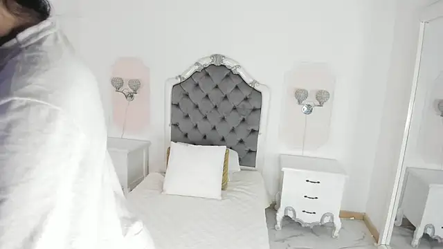 Snapshot of Valentina_Ross_ chatting on March 14, 12:10 pm Valentina Ross online show from March 14, 12:10 pm