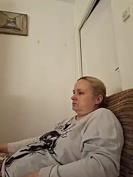 Snapshot of She-devilx chatting on September 13, 9:03 pm She-devilx online show from September 13, 9:03 pm