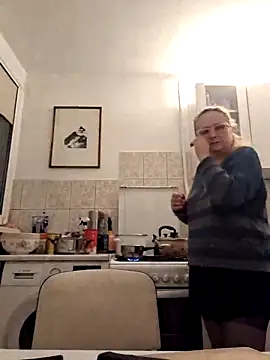 Snapshot of She-devilx chatting on November 28, 10:23 pm She-devilx online show from November 28, 10:23 pm