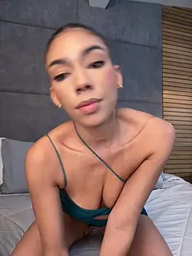 EllaSanz  online show from May 19, 10:27 pm