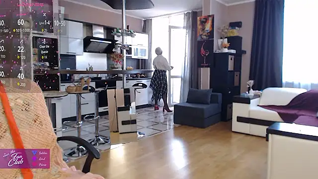 Snapshot of roxana_brooks chatting on February 18, 2:24 pm roxana brooks online show from February 18, 2:24 pm