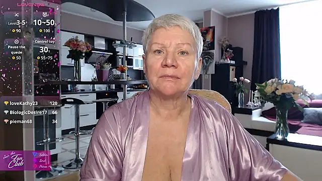 Snapshot of roxana_brooks chatting on March 16, 10:30 am roxana brooks online show from March 16, 10:30 am