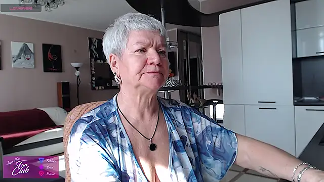 Snapshot of roxana_brooks chatting on April 5, 8:11 am roxana brooks online show from April 5, 8:11 am