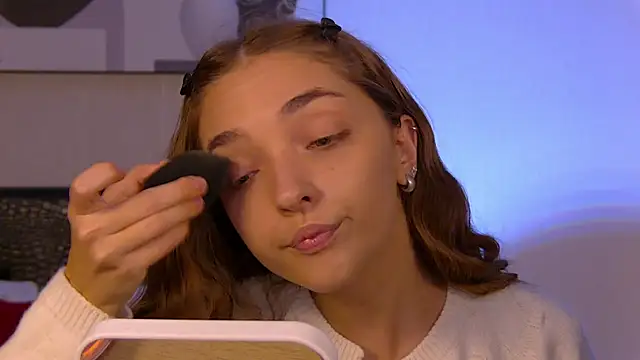 Snapshot of VirginieCruz chatting on November 4, 7:24 pm VirginieCruz online show from November 4, 7:24 pm