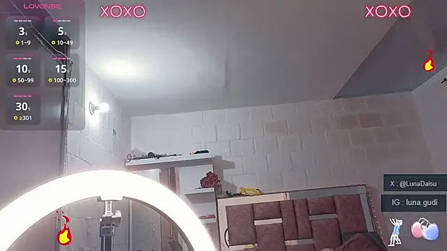 Snapshot of LunaGudi chatting on October 7, 11:07 am LunaGudi online show from October 7, 11:07 am