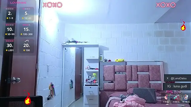 Snapshot of LunaGudi chatting on October 25, 10:12 am LunaGudi online show from October 25, 10:12 am