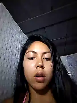 leah passion online show from December 9, 6:25 pm