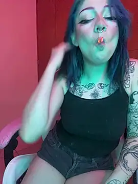 Snapshot of Lucygothic chatting on March 13, 11:59 pm Lucygothic online show from March 13, 11:59 pm