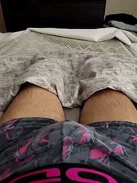 Snapshot of LuqenZo chatting on February 9, 11:36 am LuqenZo online show from February 9, 11:36 am