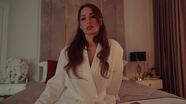 MilaDYstarlight online show from April 5, 9:28 am