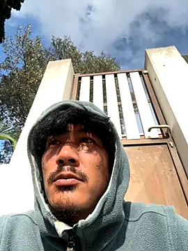 juniiorre online show from November 10, 11:31 am