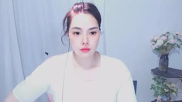 SHY- -girl online show from May 15, 5:25 am