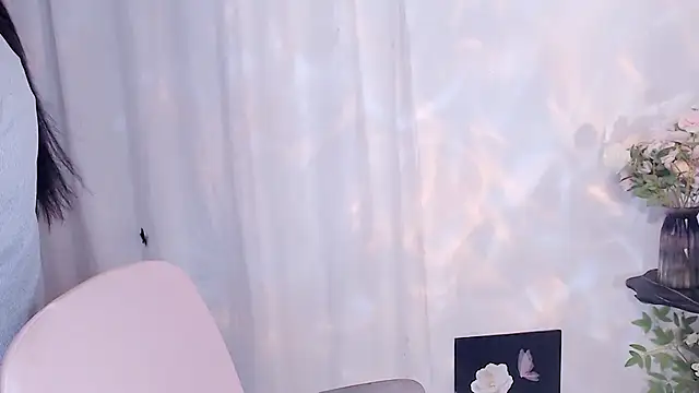 SHY- -girl online show from May 20, 2:29 am