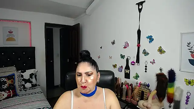 Snapshot of mature_bigboobs10 chatting on December 18, 4:07 am mature bigboobs10 online show from December 18, 4:07 am