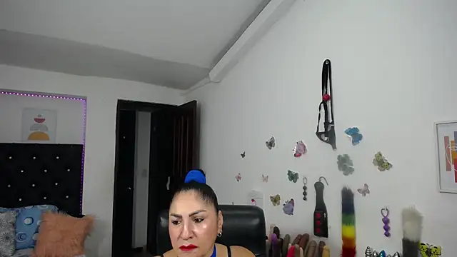Snapshot of mature_bigboobs10 chatting on April 16, 4:02 am mature bigboobs10 online show from April 16, 4:02 am